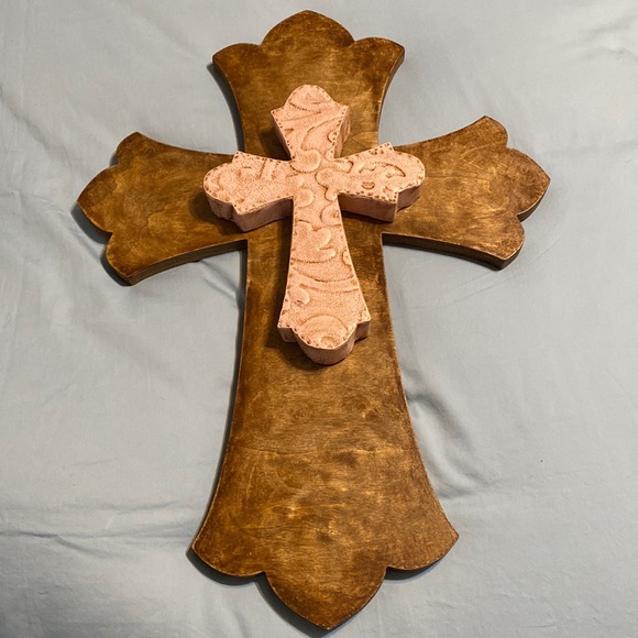 Wood and pink cross - Picture 1 of 9